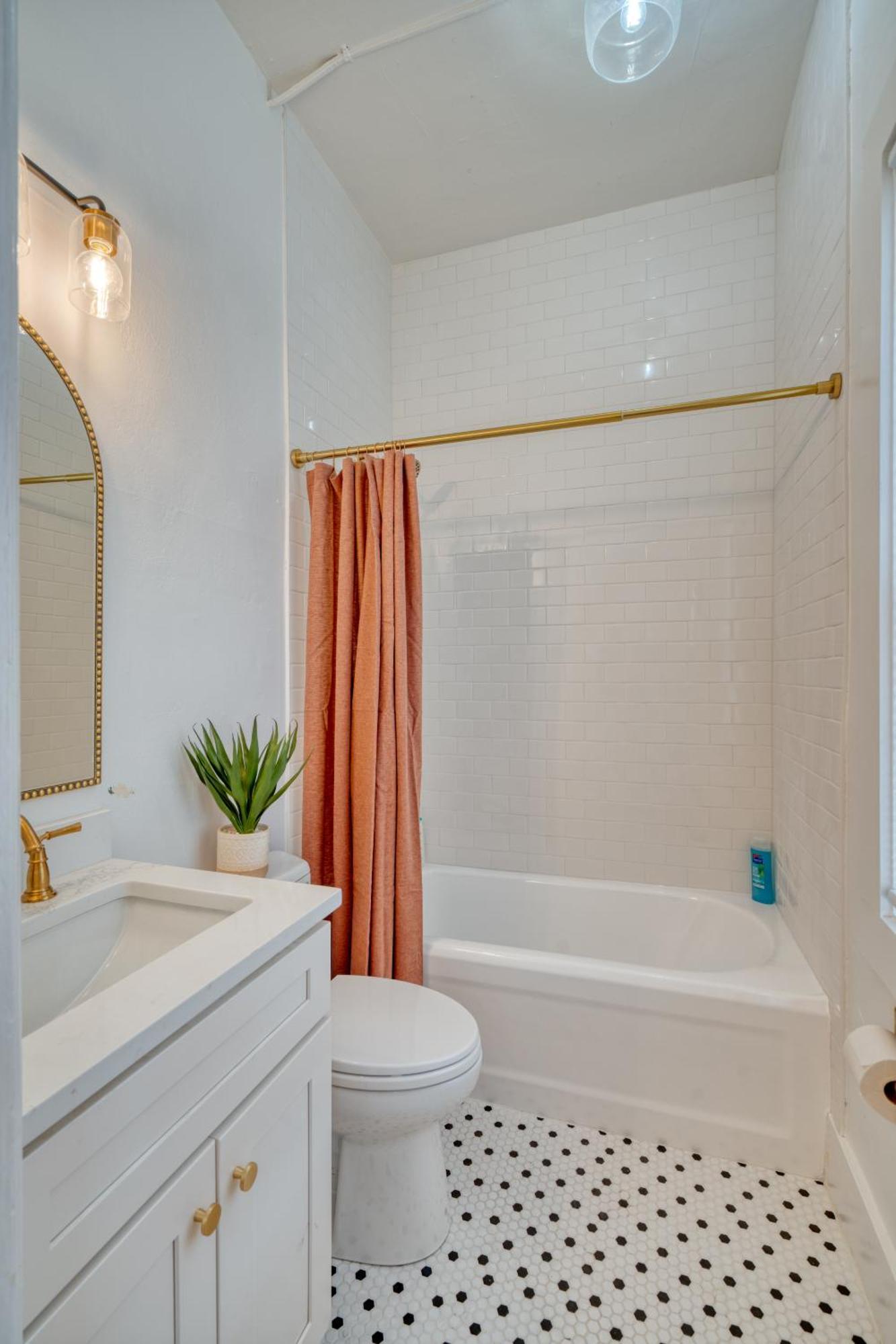Collection - Historic Queen Anne Vernacular - 95 Walkscore
