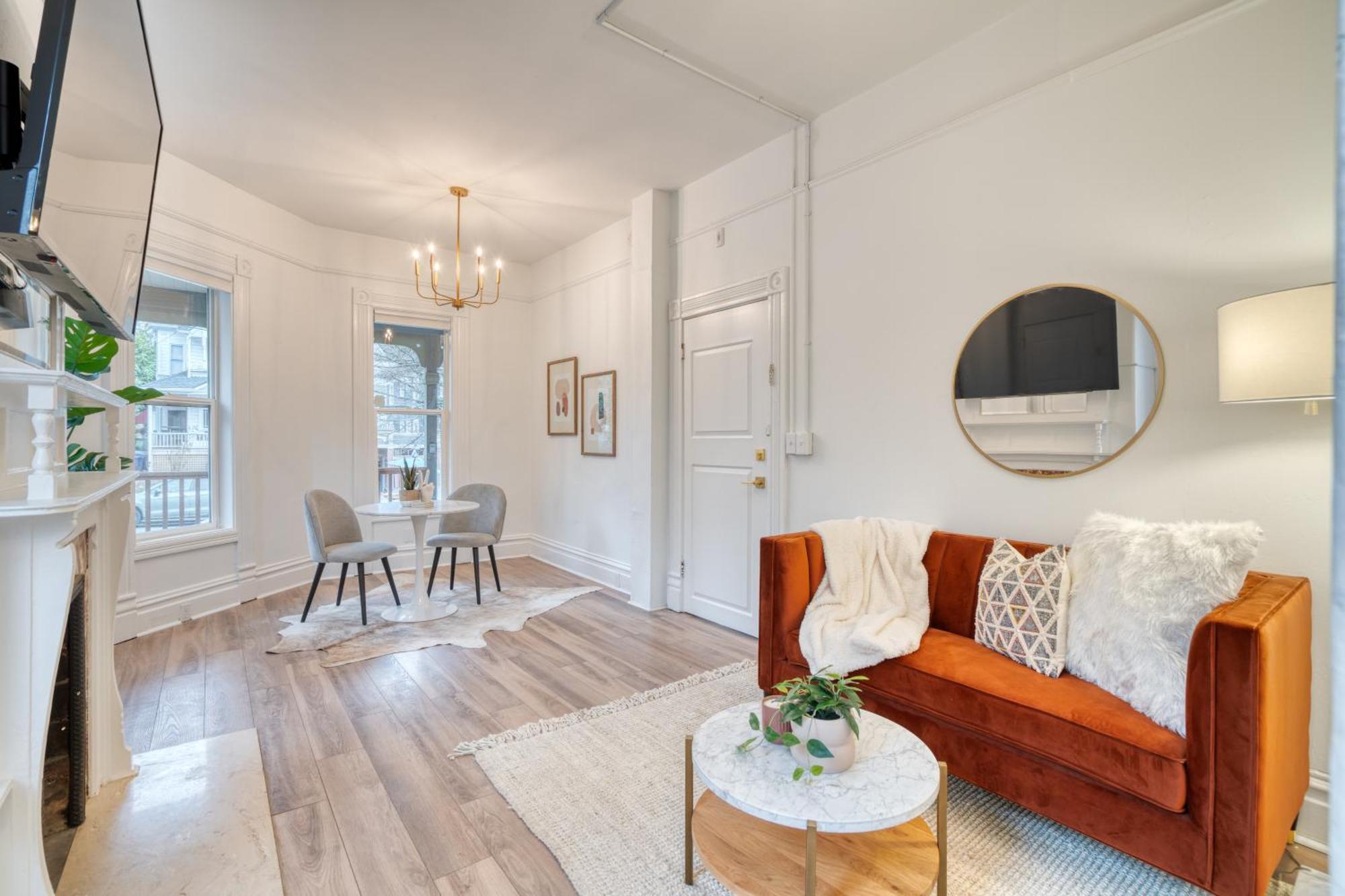 Collection - Historic Queen Anne Vernacular - 95 Walkscore Holiday home